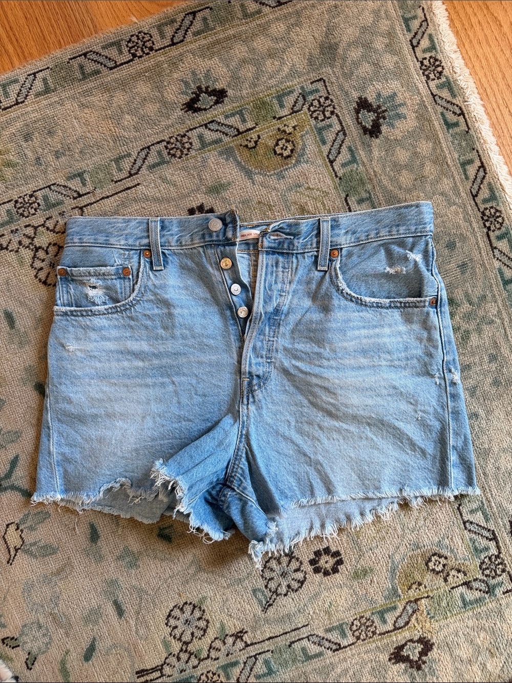 Levi’s Ribcage Shorts Size 31